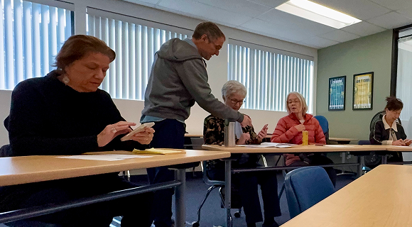 photo teaching four students EAS 1