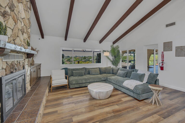 6 web or mls  BFE3569 768x513