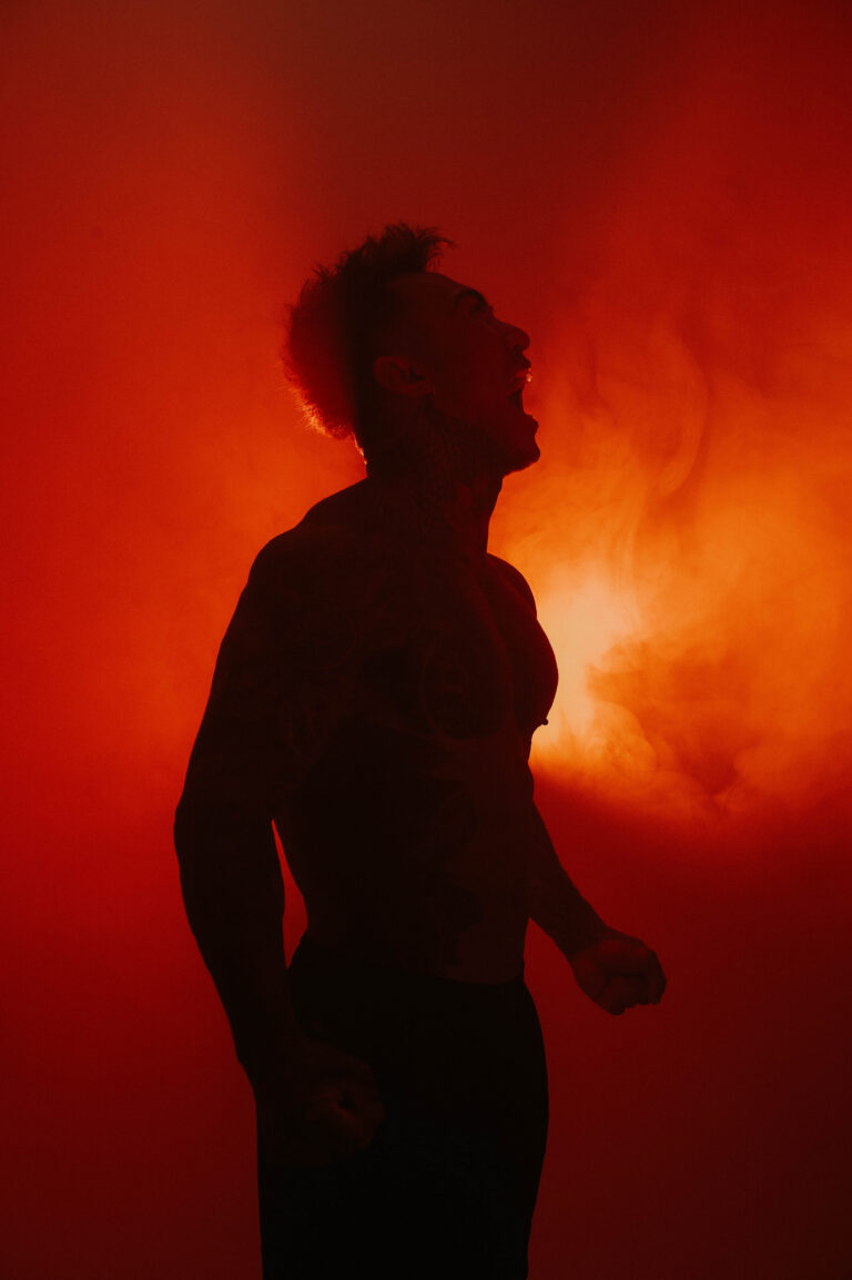 20251208 Holly6176 768x1154