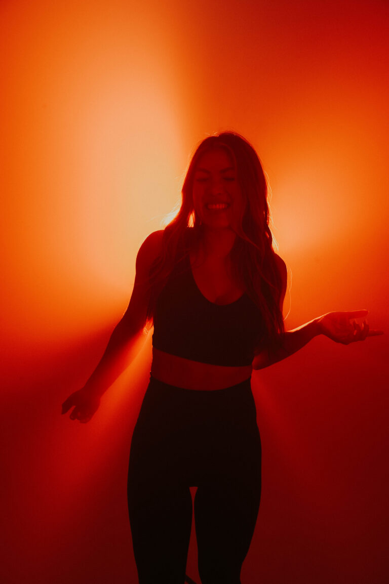 20251208 Holly6204 768x1154