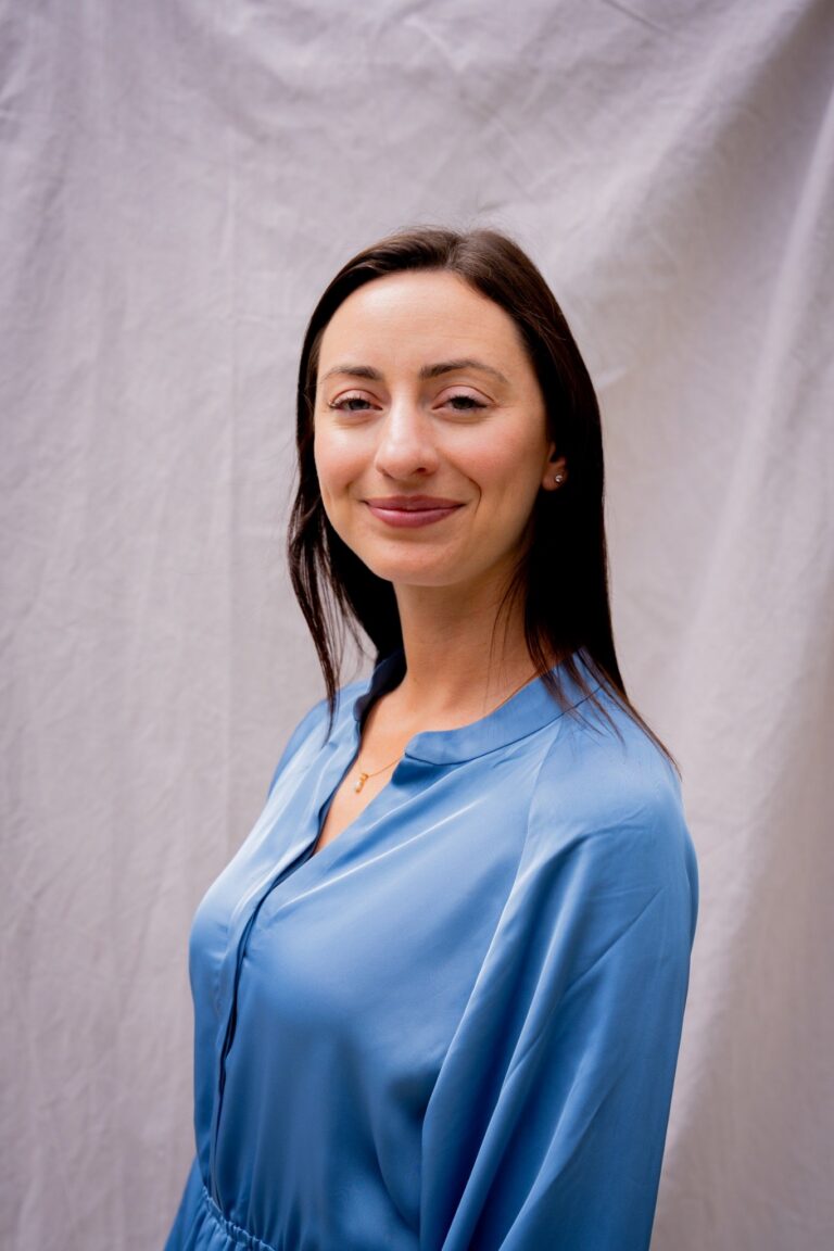 resized profile 768x1152