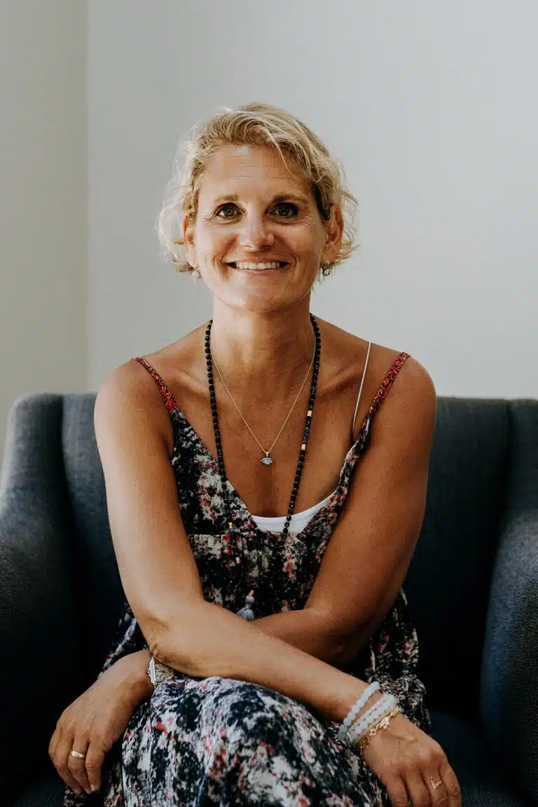 Victoria Headshot 768x1152