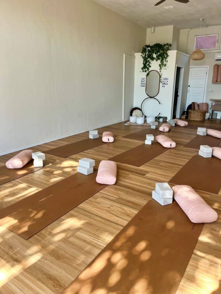 studiolight copy 768x1024