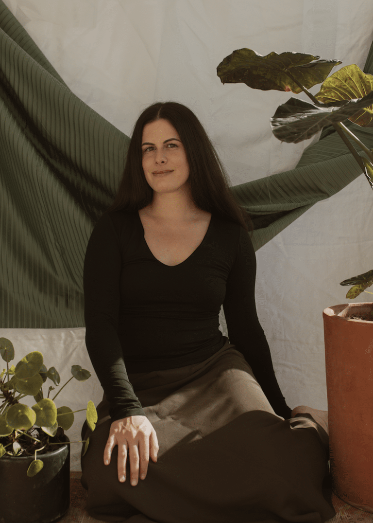 Erika Ortiz Spiritual Healer 768x1075